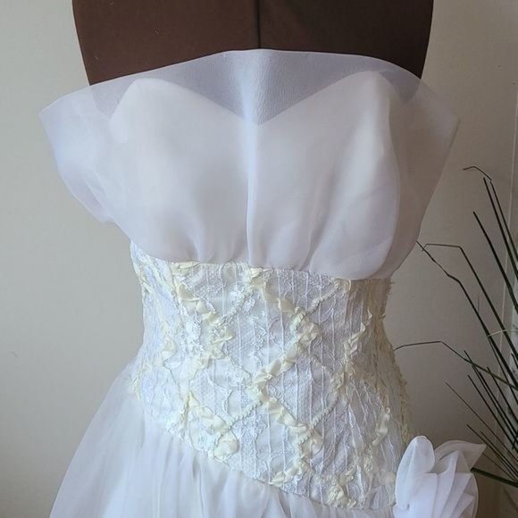 Vintage White Organza Wedding or Prom Dress 9/10 - Picture 5 of 11